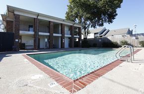 Terrytown apartment for rent - Oak Alley Apartments - Cypress Communities