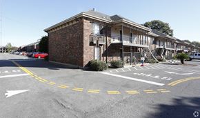 Terrytown apartment for rent - Oak Alley Apartments - Cypress Communities