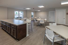 Jackson apartment for rent - A room with tables and chairs and a brown counter.