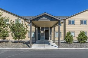 Kennewick apartment for rent - Entrance to apartments in Kennewick, wa for rent at Pine Tree Park