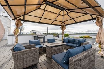 Seattle apartment for rent - The Loop at Green Lake