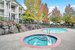Everett apartment for rent - Swimming pool and spa at Sunrise Lane Apartments in Everett WA