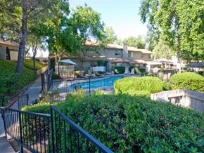 Auburn apartment for rent - Outdoor pool area