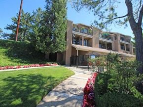 Auburn apartment for rent - Apartment building