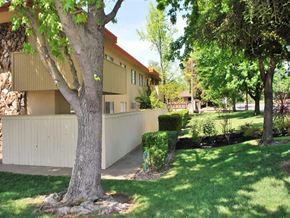Sacramento apartment for rent - Lawn in front of apartment building
