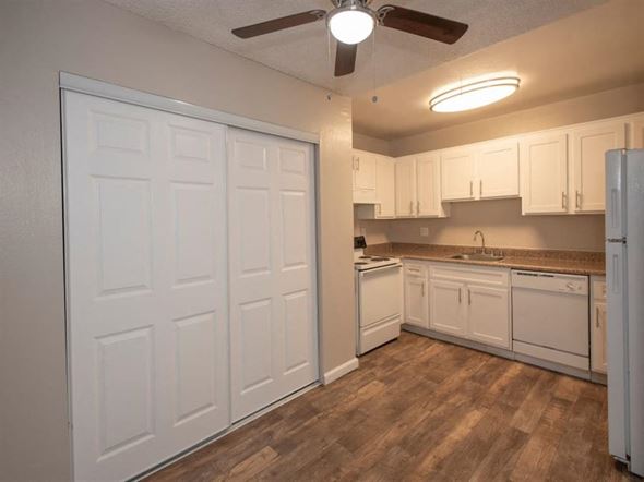 Sacramento apartment for rent - Kitchen area