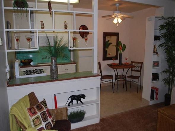 Sacramento apartment for rent - Charming kitchen and dining area