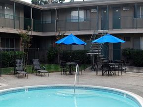 Sacramento apartment for rent - Outdoor swimming pool area