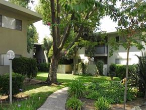 Sacramento apartment for rent - Trees and landscaping at Country Club Gardens
