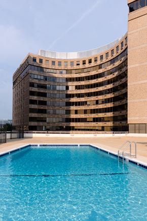 Towson apartment for rent - large swimming pool at Hampton Plaza Apartments, Towson, MD, 21286