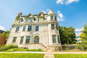Lincoln apartment for rent - Barr Terrace Apartments