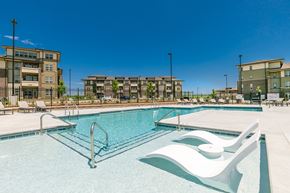 Lincoln apartment for rent - Brookside Pool