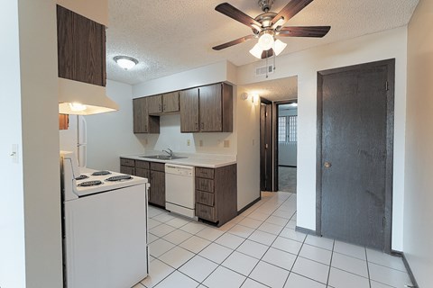 Floor plan for 1 bed, 1 bath, 678 sqft