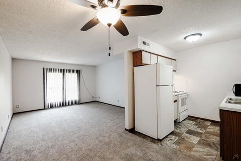 Floor plan for 2 beds, 1 bath, 768 sqft