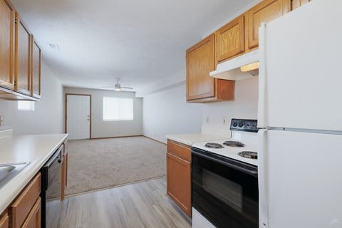 Floor plan for 2 beds, 1 bath, 943 sqft