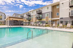 Lincoln apartment for rent - Village West Swimming Pool