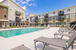 Lincoln apartment for rent - Village West Swimming Pool