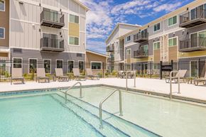 Lincoln apartment for rent - Village West Swimming Pool