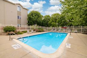 Bellevue apartment for rent - Gateway Park Swimming Pool