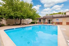 Bellevue apartment for rent - Gateway Park Swimming Pool