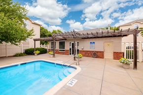 Bellevue apartment for rent - Gateway Park Swimming Pool