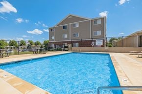 Lincoln apartment for rent - Mystic Pines Pool