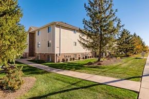 Lincoln apartment for rent - Village Square Building Exteriors