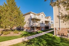 Lincoln apartment for rent - Village Square Building Exteriors