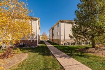 Lincoln apartment for rent - Village Square Apartments