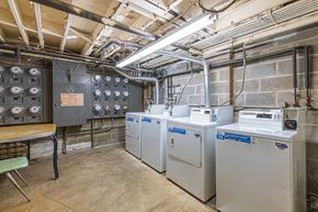 Lincoln apartment for rent - Laundry Room