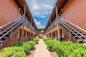 Lincoln apartment for rent - 1210 F Courtyard