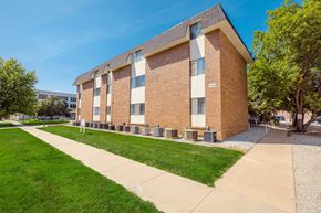 Lincoln apartment for rent - Parliament Gardens Building Exterior