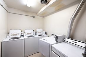 Lincoln apartment for rent - 1122 F Laundry Room