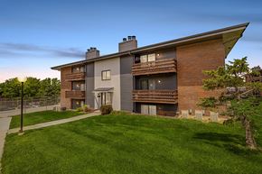 Omaha apartment for rent - Applewood Pointe Building Exterior at Dusk