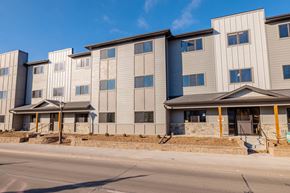 Lincoln apartment for rent - Flats On Vine Exterior