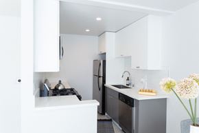 West Hollywood apartment for rent - Bright kitchen fully equipped with stainless steel appliances