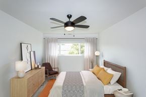 Los Angeles apartment for rent - Bedroom with full bed next to window