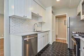 Los Angeles apartment for rent - Modern fully equipped kitchen