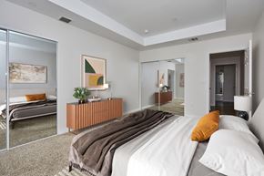 Encino apartment for rent - Bedroom with full bed and lots of closet space