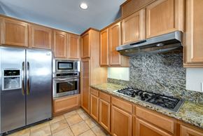 Thousand Oaks apartment for rent - Kitchen with modern appliances