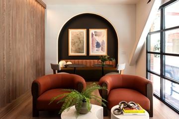 Dublin apartment for rent - A living room with two red chairs and a coffee table.