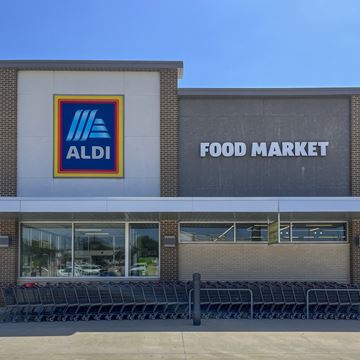Mckinney apartment for rent - An ALDI food market storefront with shopping carts in front.