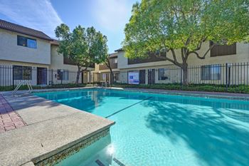Townhomes at 201 | outdoor pool
