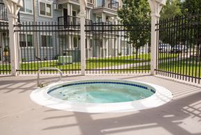 Pasco apartment for rent - Sunset Apartments | Outdoor Hot Tub