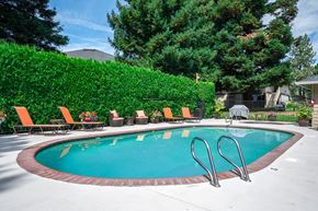 Clackamas apartment for rent - Village at Sunrise | Pool