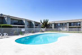 Kennewick apartment for rent - the swimming pool at the falls at rolland park apartments fl