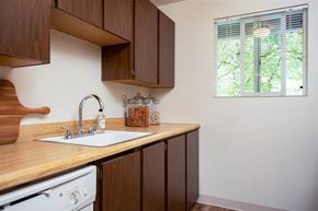 Tigard apartment for rent - St James on Hall | Kitchen