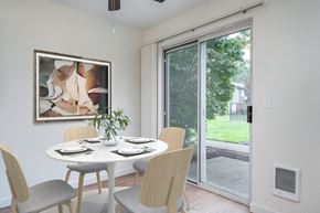 Gladstone apartment for rent - River Run Village Living Room