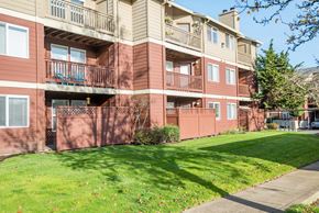 Clackamas apartment for rent - The Crossing | Exterior Building