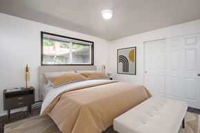 Salem apartment for rent - a bedroom with a bed and a window